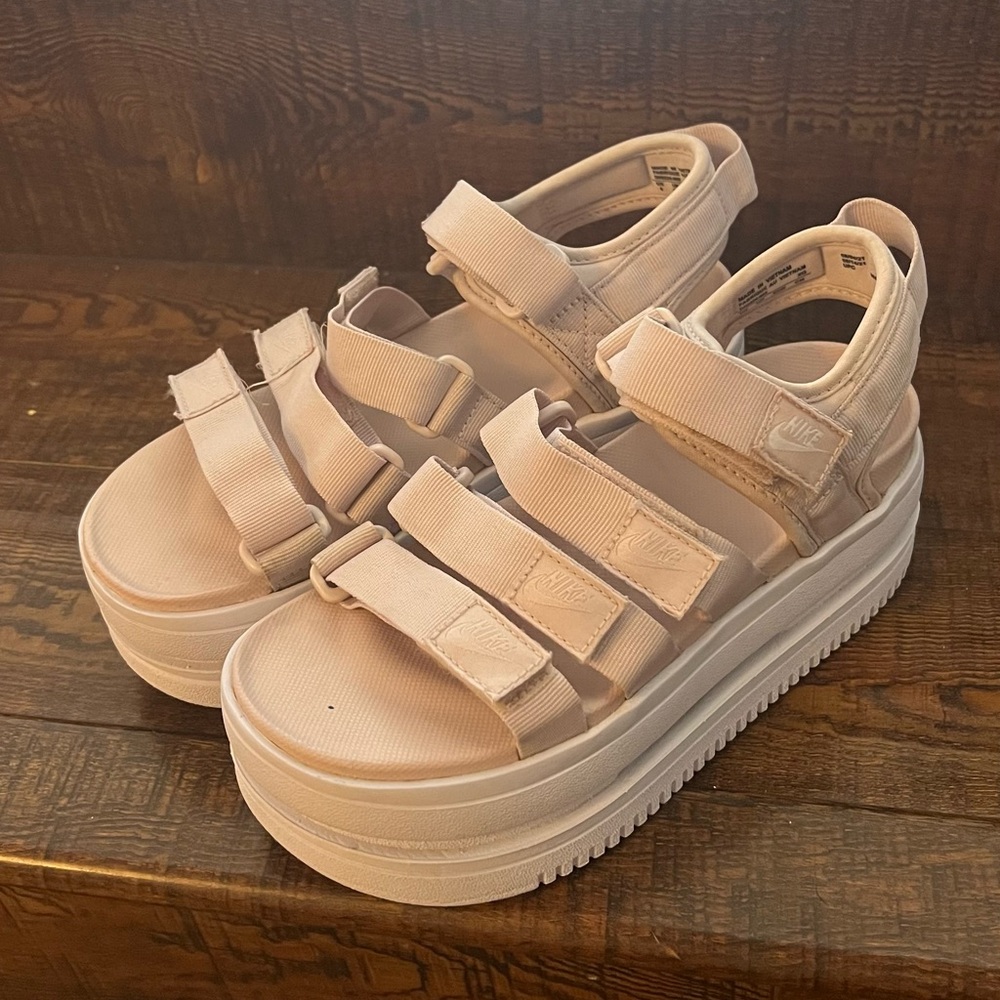 Nike platform sandal size 6